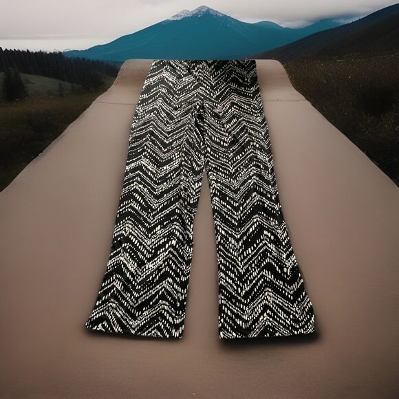 AGB Pants - AGB Black & White Geometric Pull On Pants Large Flared Good Condition Stretch